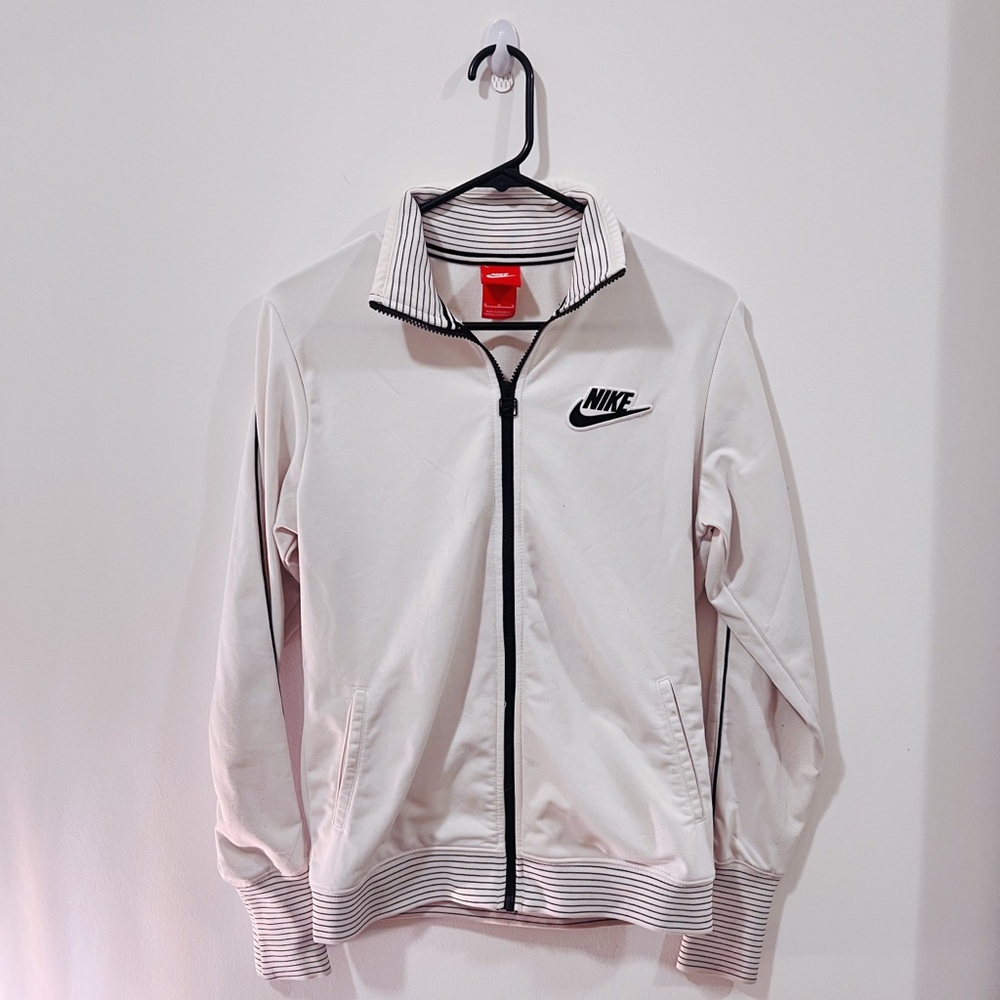 NIKE WOMENS | BLACK & WHITE ZIP UP ATHLETIC FITTED JACKET